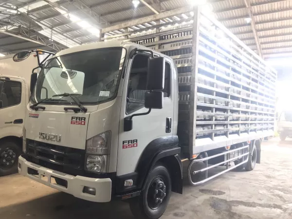 Dịch vụ thay Kính chắn gió xe tải Isuzu 6.5 tấn tận nơi